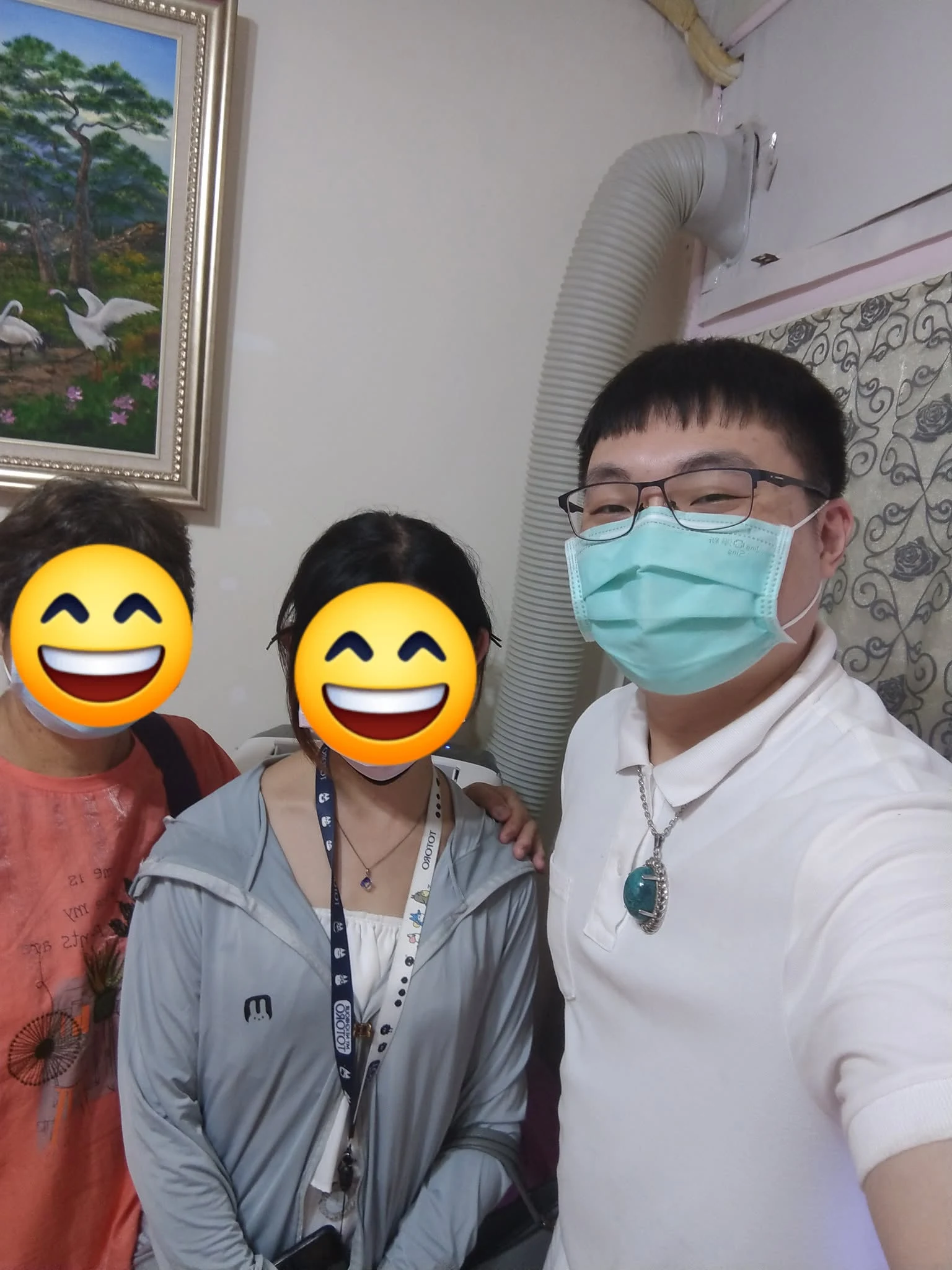 工作現場照片：師傅與長期客人合影